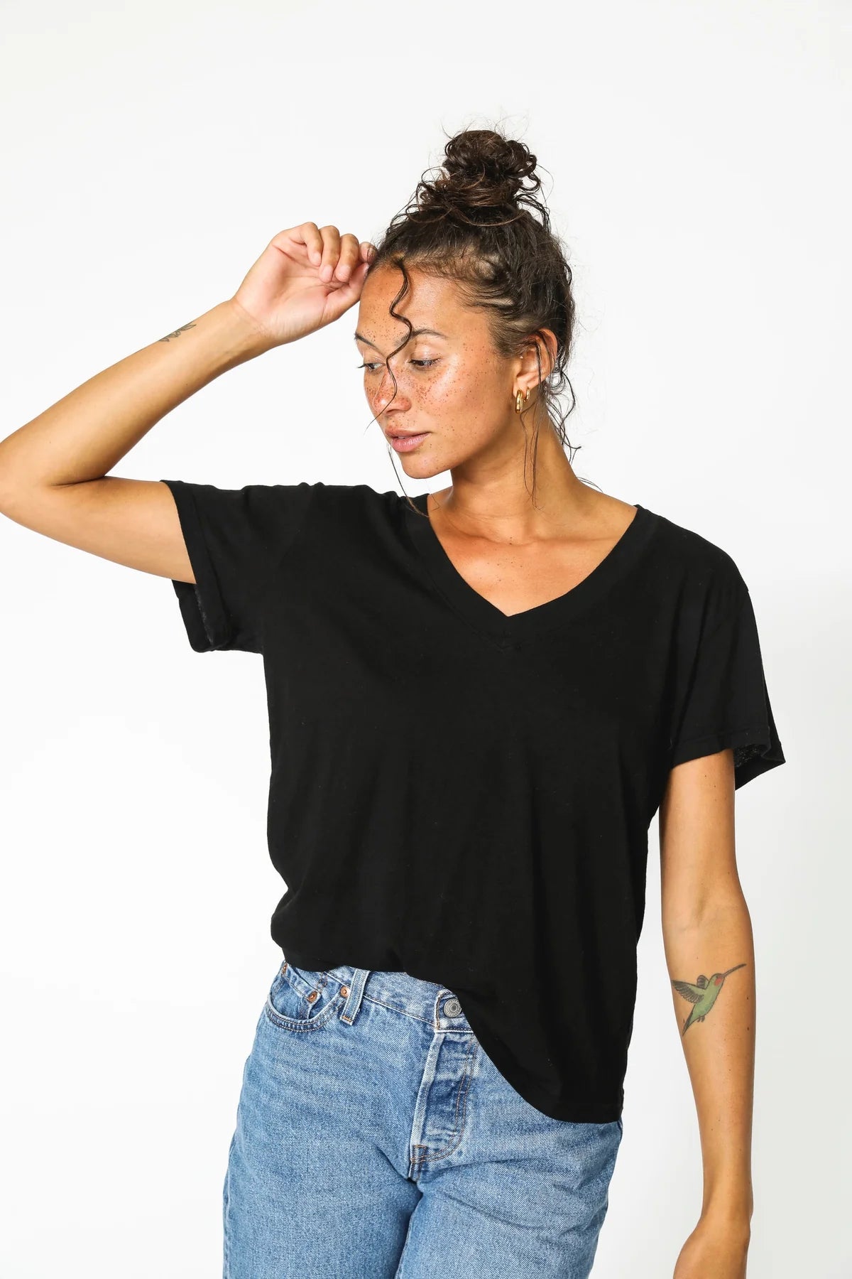hendrix basic v neck tee