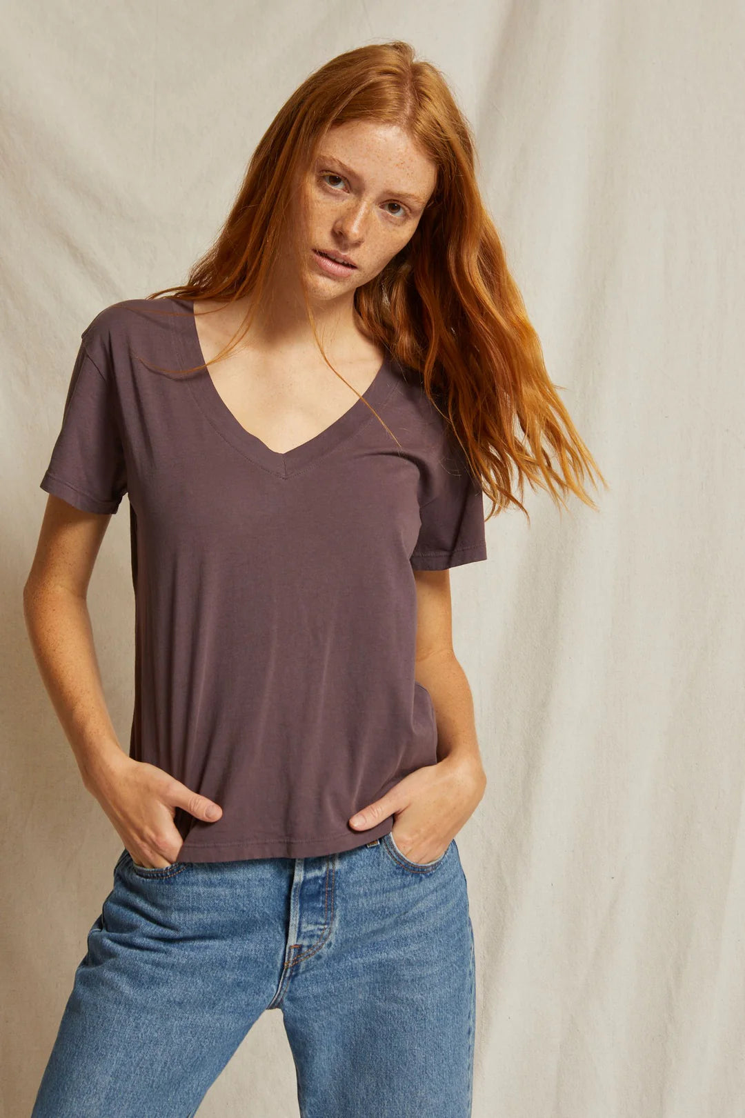 hendrix basic v neck tee