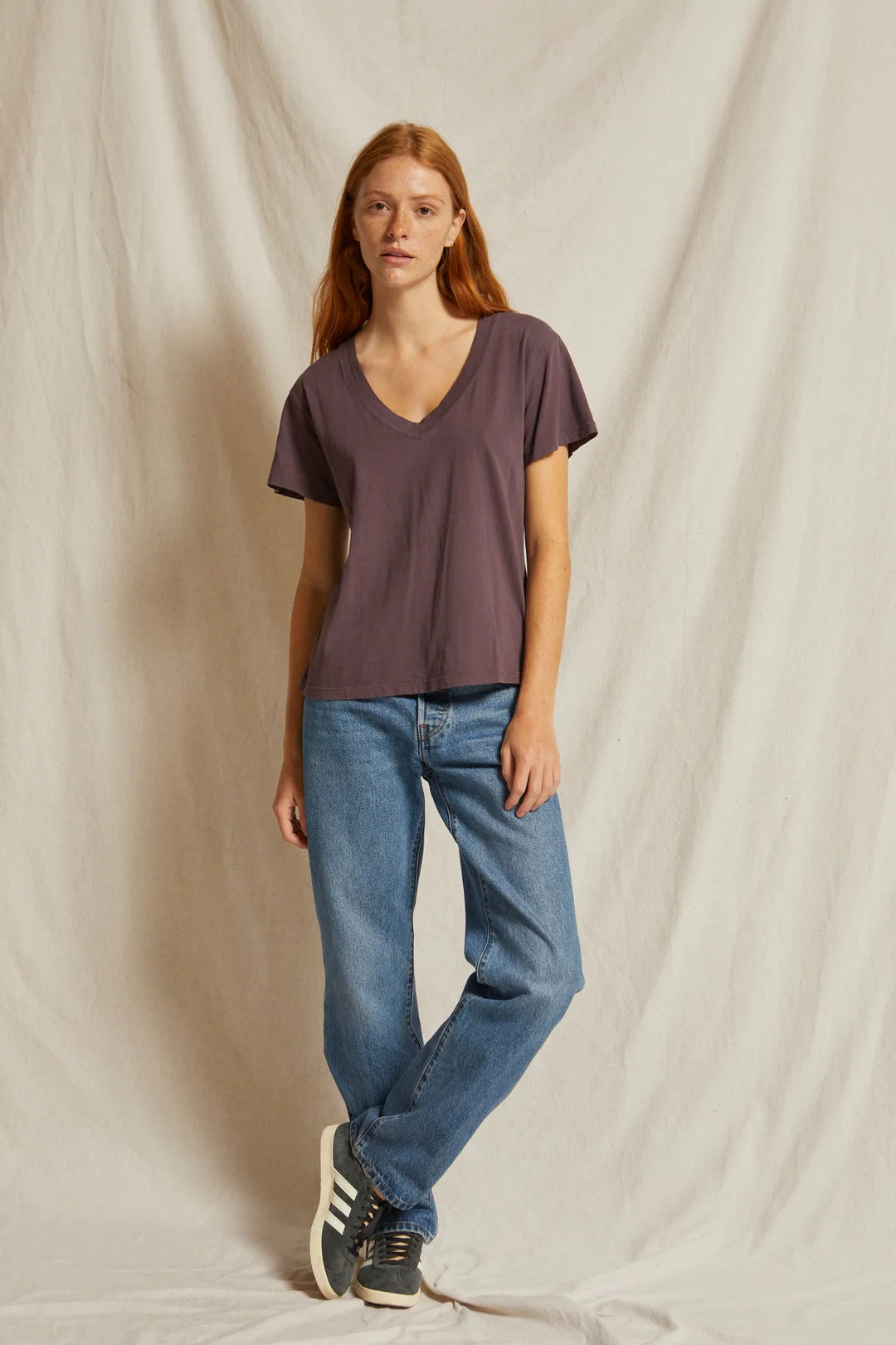 hendrix basic v neck tee