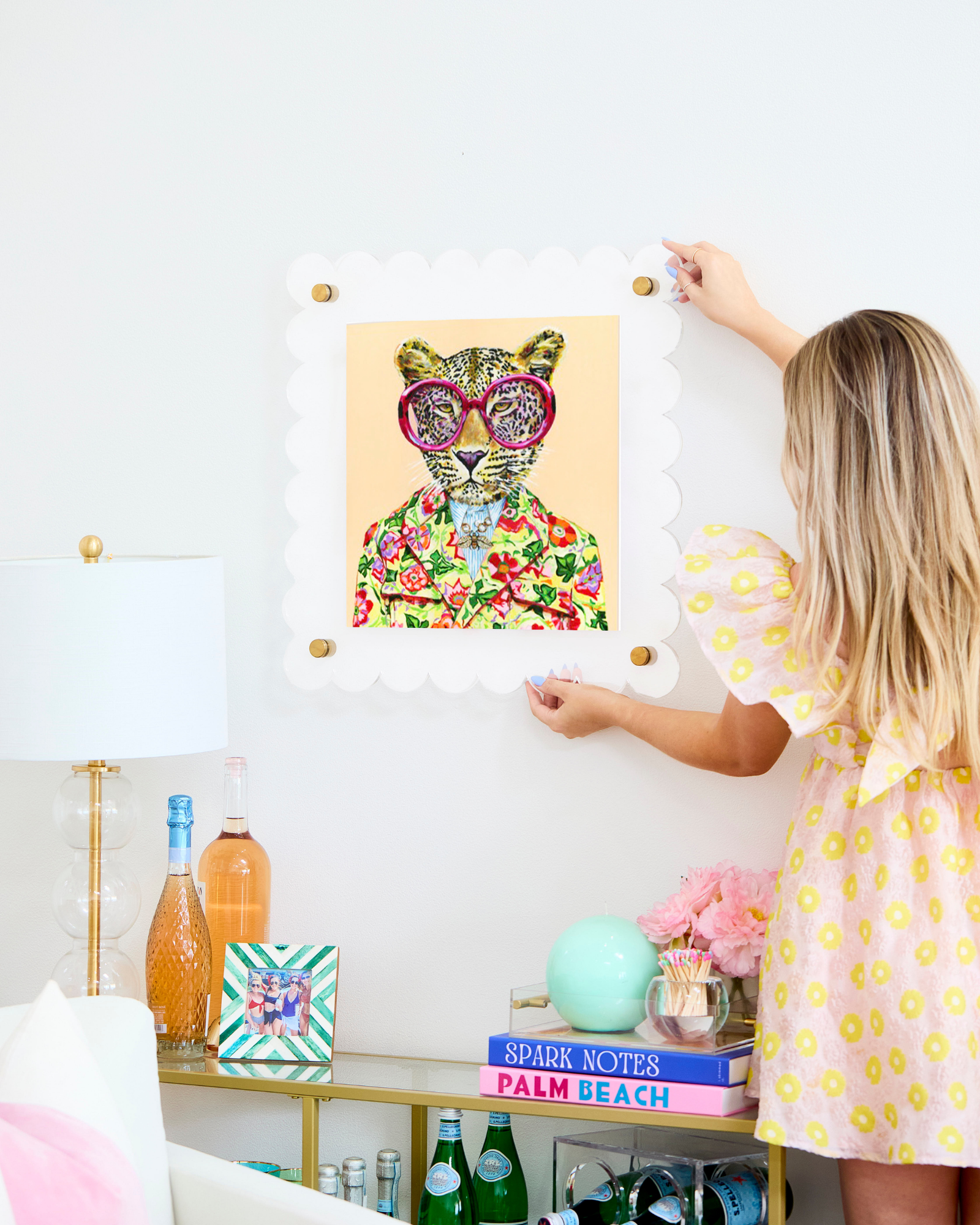 Classic Scallop Acrylic Floating Frame