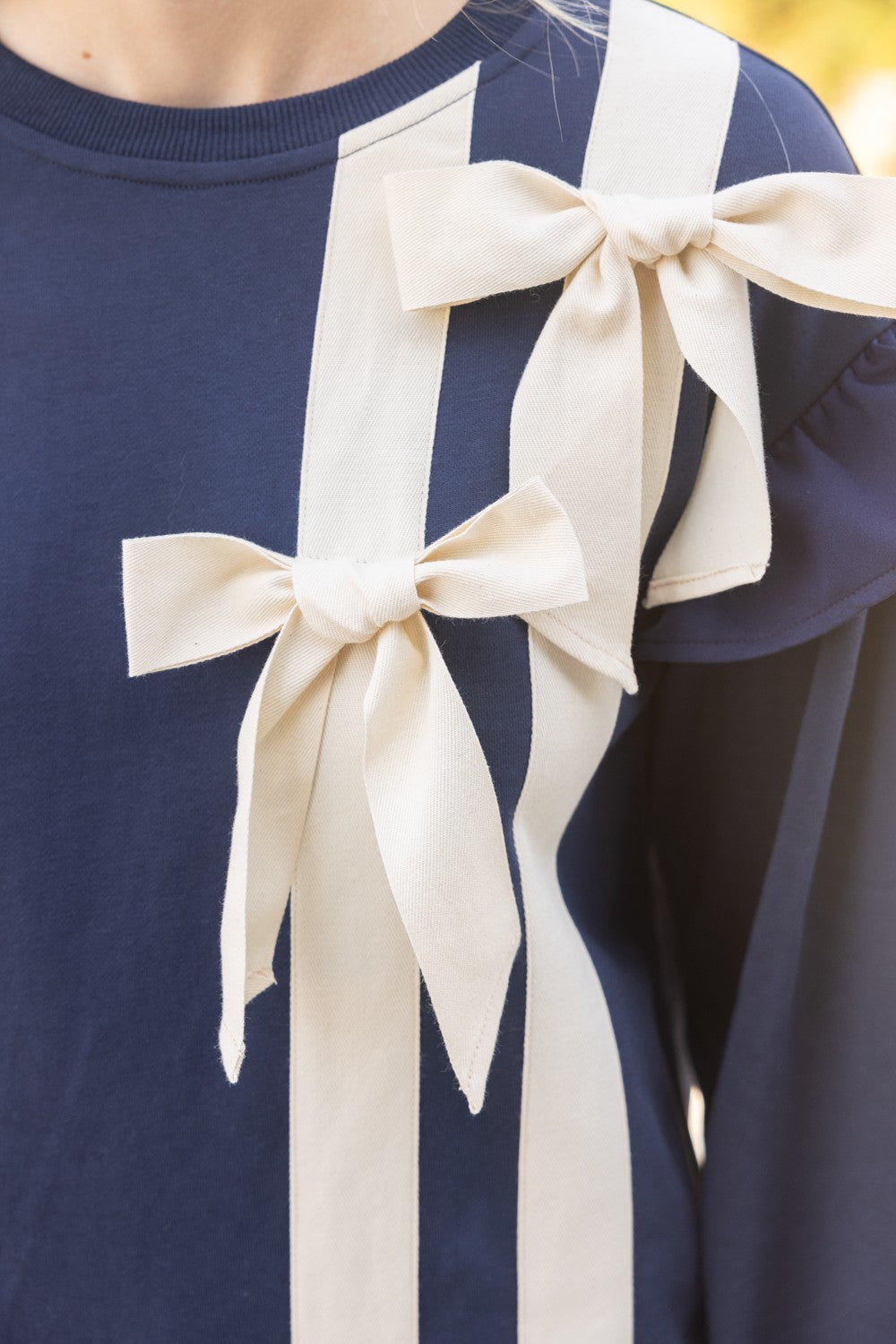 bow detail sweatshirt