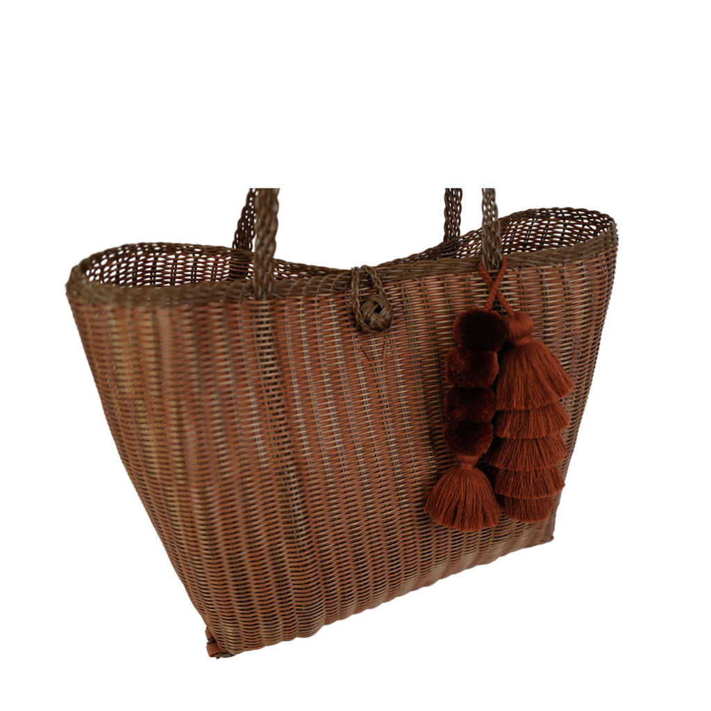Medium | Maggie's Picnic