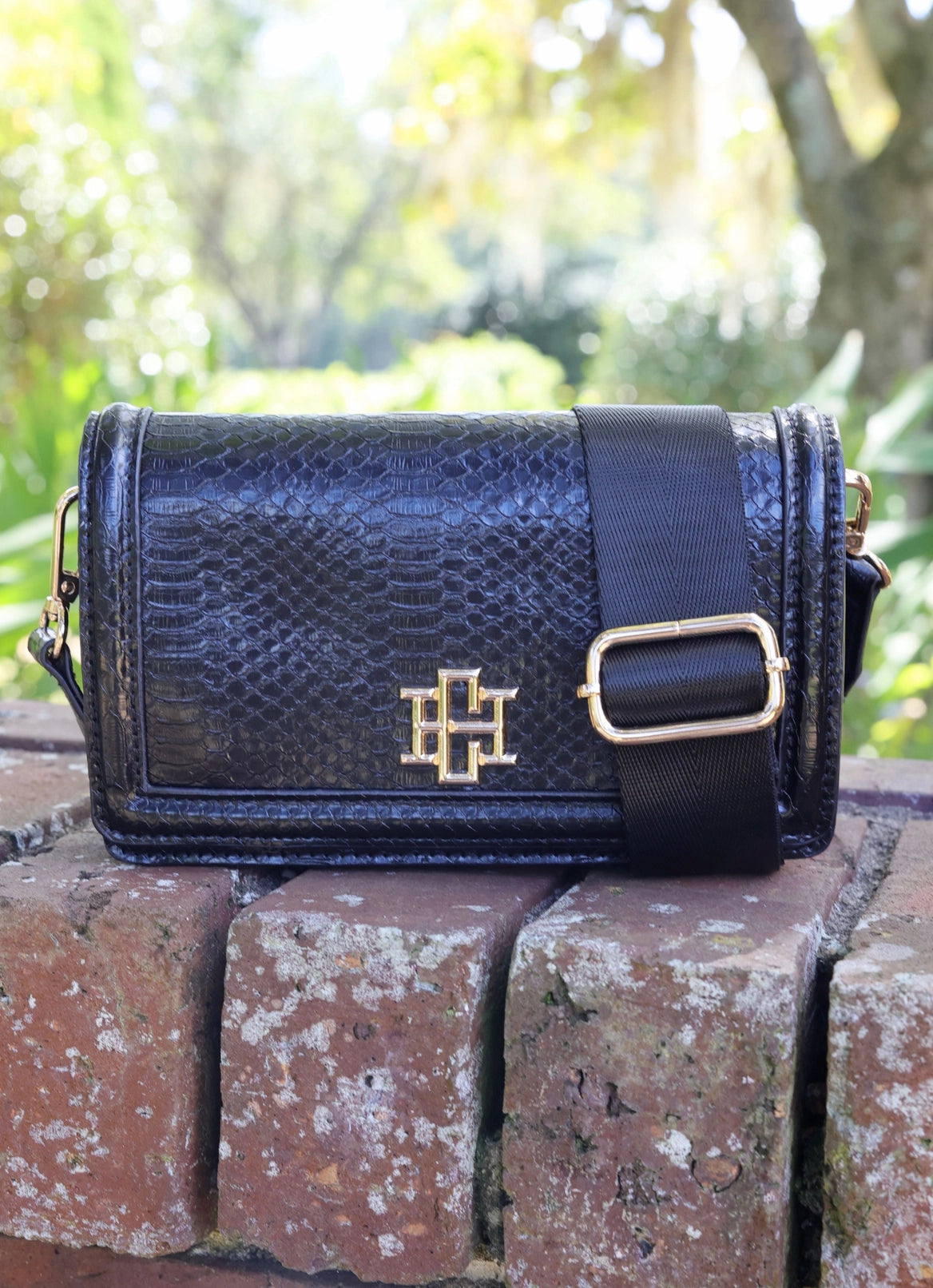 maverick crossbody with pocket