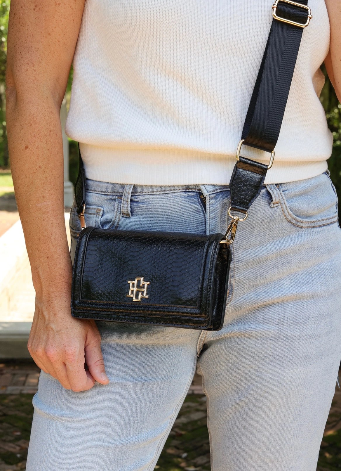 maverick crossbody with pocket