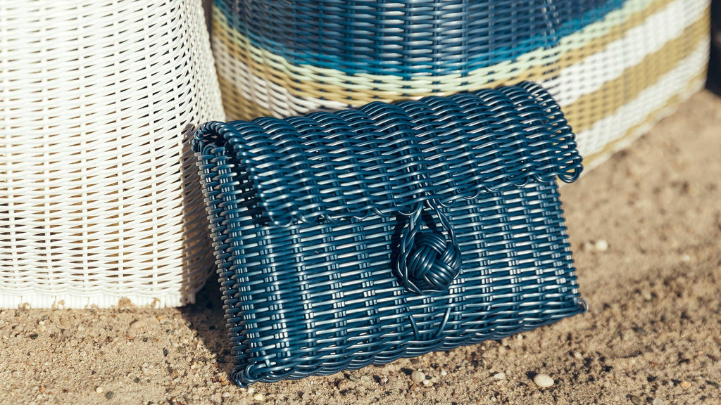 clutch solid fog blue
