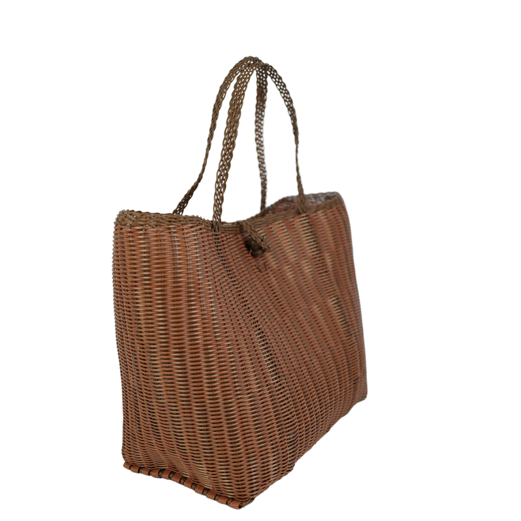 Medium | Maggie's Picnic