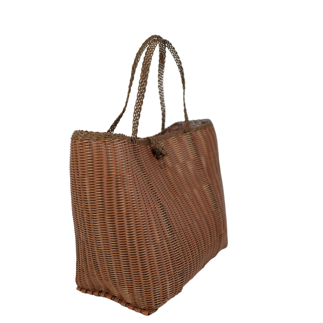 Medium | Maggie's Picnic