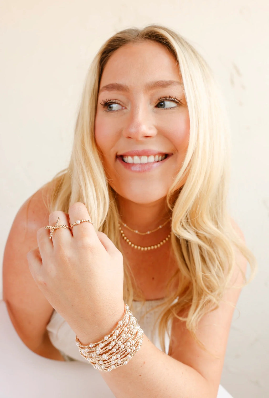 dainty sutton necklace pearl in gold