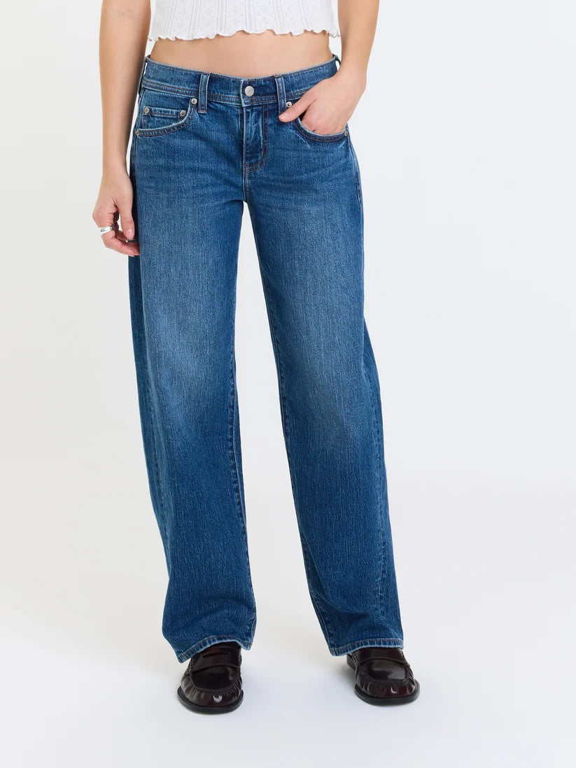 replay low rise v-waist soft barrel jeans in almost home