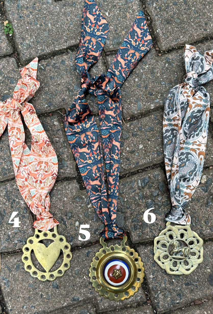 horse medallion necklaces drop 1