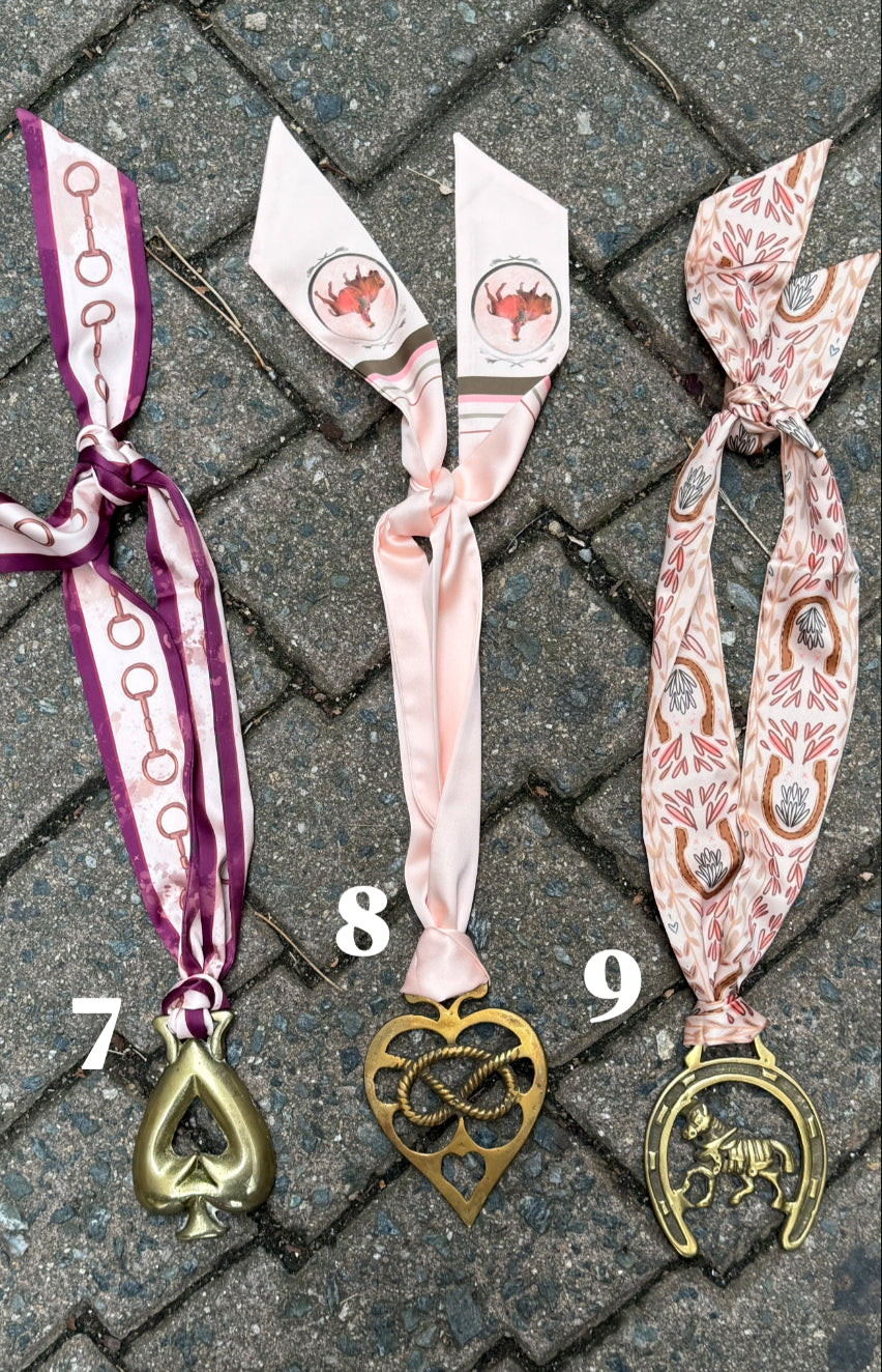 horse medallion necklaces drop 1