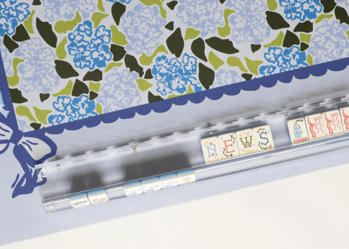 clear acrylic racks with scalloped pusher