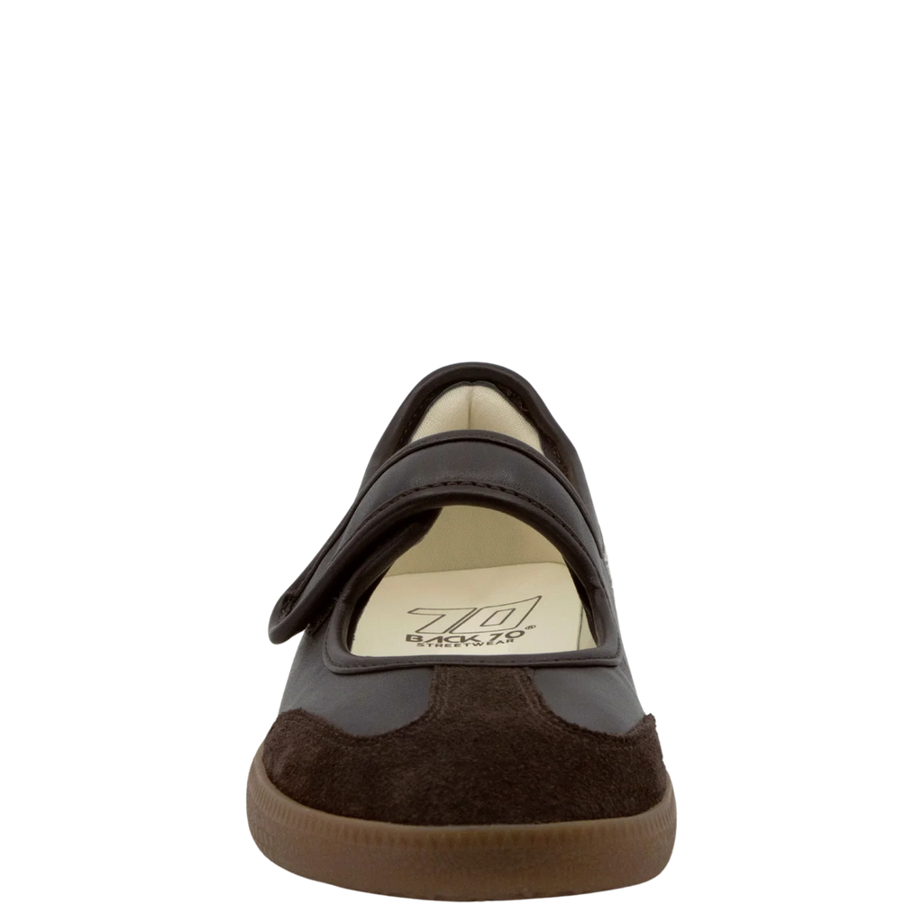 aya in coffee milk sneakerinas