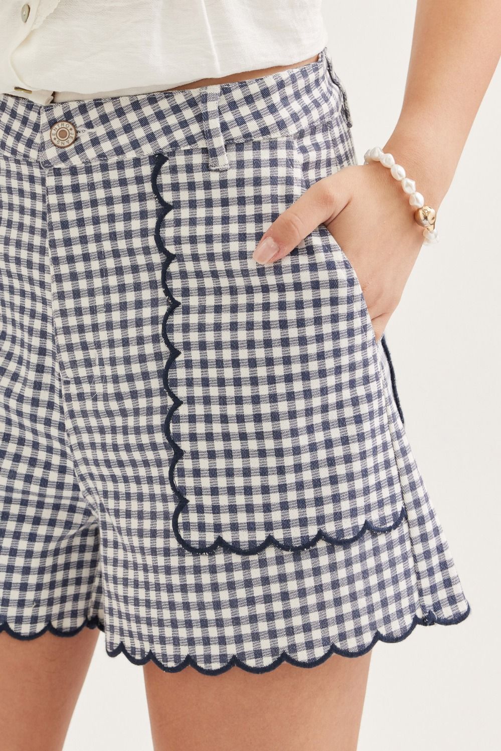 morgan scallop hem short