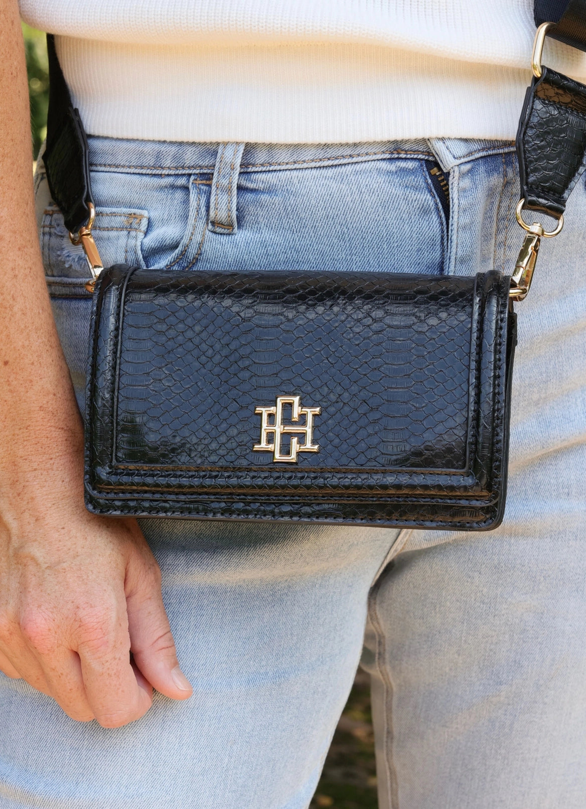 maverick crossbody with pocket